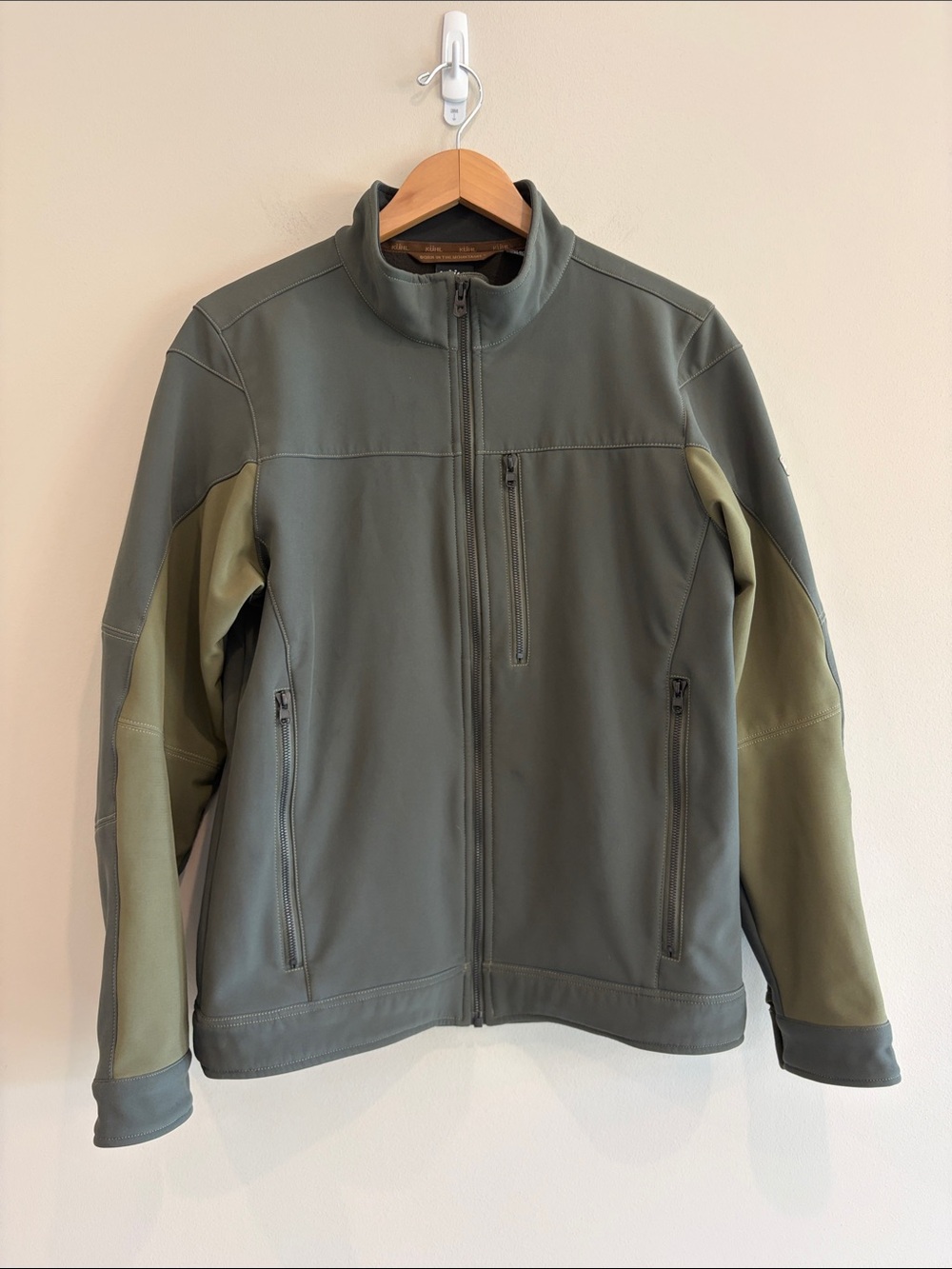 KUHL LINED WATER RESISTANT JACKET IN SIZE MEDIUM.In Great Condition!
